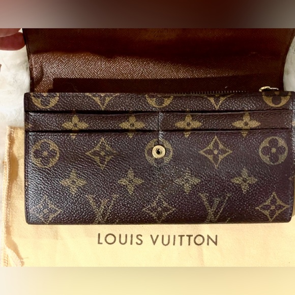 Authentic Louis Vuitton Sarah  Wallet💋 - Picture 10 of 13